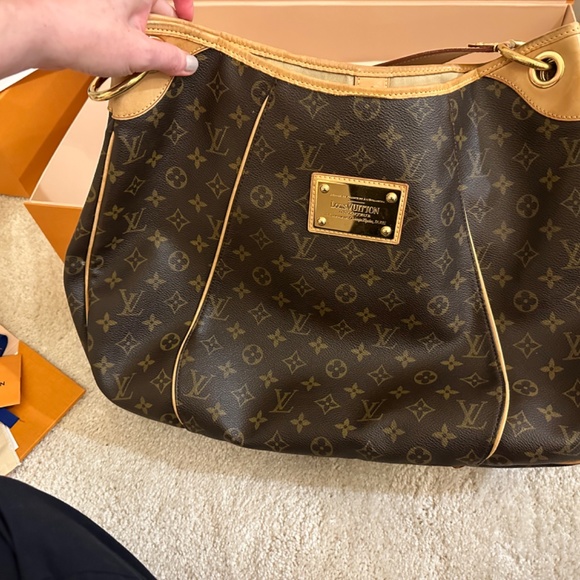 Louis Vuitton Galleria GM - Picture 12 of 15